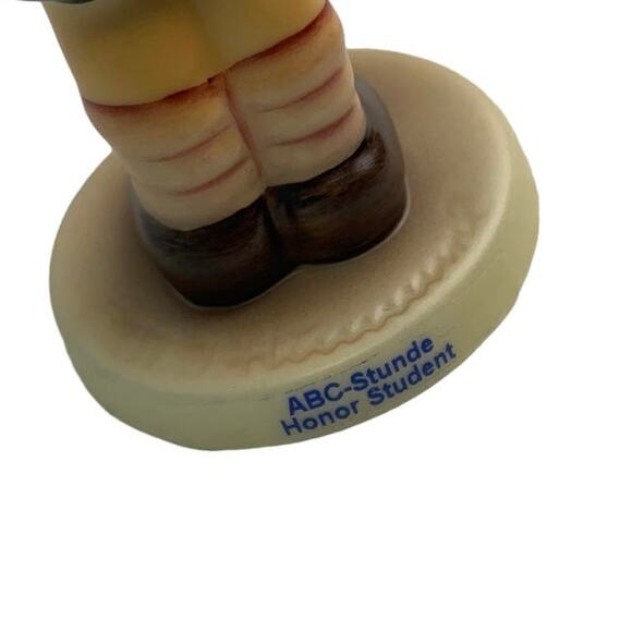 Vintage 2001 Hummel Goebel #2087 Honor Student Collectible Ceramic Figurine - Picture 3 of 7